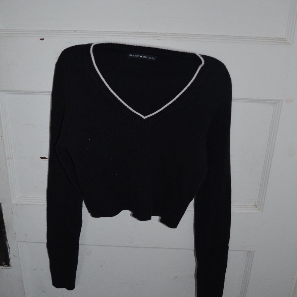 Black v-neck cropped sweater